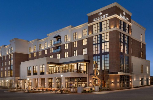 Homewood Hotel | Valley Hotel Homewood Birmingham, Curio Collection by Hilton