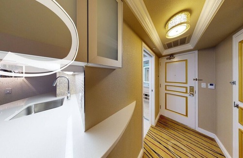 Winchester Resort | Vegas Casino Super Luxury 1 BR Studio in Fabulous Las Vegas for 2 w/Kitchenette