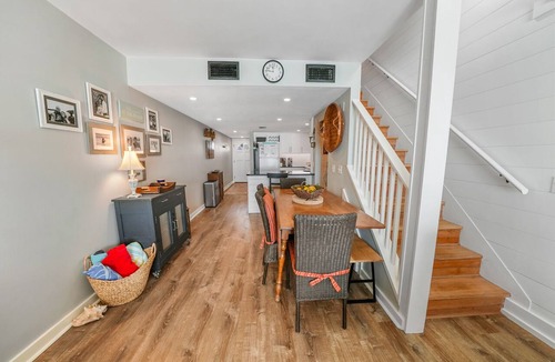 Sunnyside Condo | Very Merry - Renovated Gulf-Front Escape, Steps To Beach