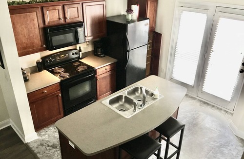 Wesley Heights House | Vibrant Modern Townhouse In Historic Area - Uptown
