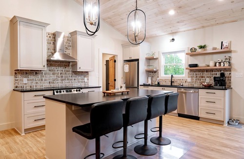 Wagener House | Victory Reins- Quiet Country Stay Near Aiken & I-20 + Parking, Golf, Horses