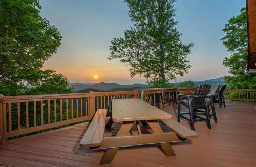Wolf Laurel House | Views For Miles HotTub-PoolTable FirePit Remodeled