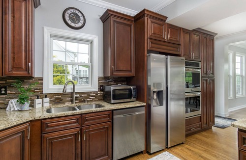 Mars Hill House | Views, Hot Tub, Game Room ✯ 20 min to Downtown Asheville! One Mile to Mars Hill University!