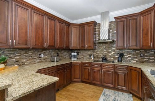 Mars Hill House | Views, Hot Tub, Game Room ✯ 20 min to Downtown Asheville! One Mile to Mars Hill University!
