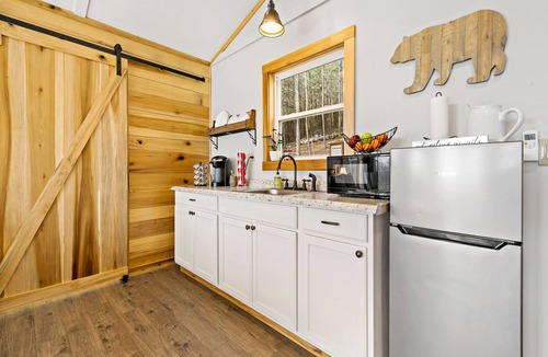Marion Cabin | Views, Outdoor Tub, Hiking Trls, 30min to Asheville