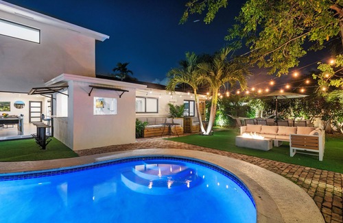 Miami Shores Villa | Villa Azur 8BR Outdoor Oasis with Poolside Bar