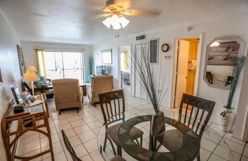 Mid Island Apartment | Villa Del Mar 402