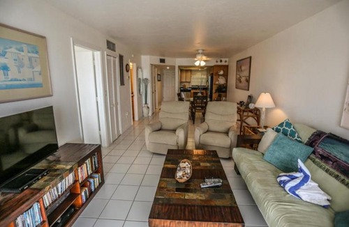 Mid Island Apartment | Villa Del Mar 402