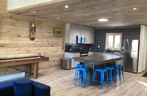 Tannersville House | Village at Camelback UPPER LEVEL right by slopes ski on off