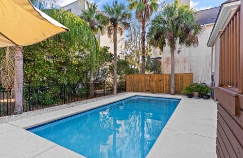 King City House | Village Retreat - 100 Mews Circle