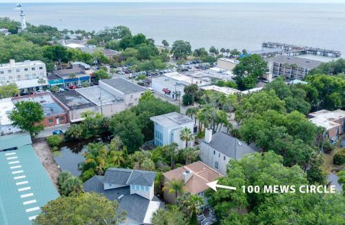 King City House | Village Retreat - 100 Mews Circle