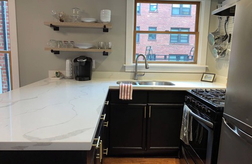 Stevens Condo | Vintage Capitol Hill Condo w/Secure Parking & Close to Light Rail