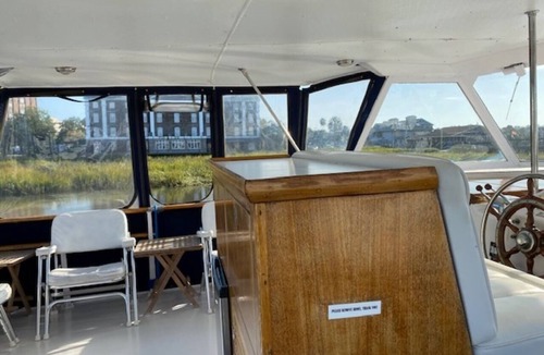Downtown Charleston Boat Rental | Vintage Hatteras Yacht