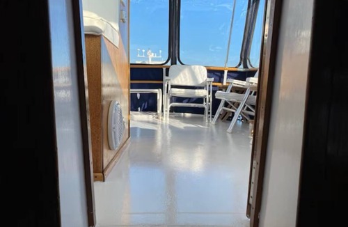 Downtown Charleston Boat Rental | Vintage Hatteras Yacht