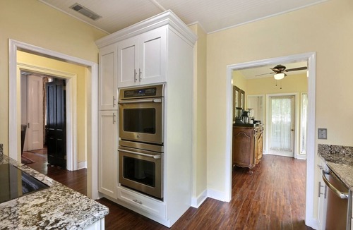 Historic Downtown Savannah Apartment | W Jones St. Luxury Parlor- Private Balcony & Off Street Parking Included!