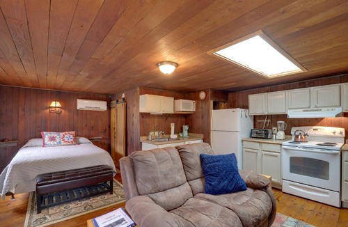 Hot Springs Apartment | Walk to Appalachian Trail: Hot Springs Getaway!