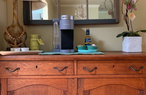Saint Simons Island Cottage | Walk to beach & 7 restaurants. Our 1950’s 3 bed & 2 bath cottage is fantastic!