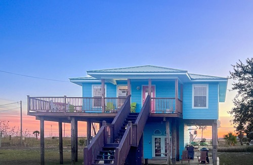 Dauphin Island House | Walk to beach, restaurants, & shopping. Charming, pet-friendly 3BR bungalow.
