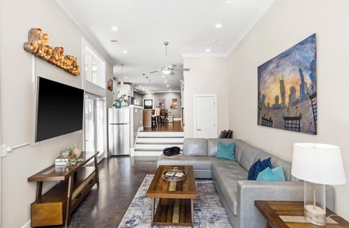 Edgehill House | Walk to Broadway & Midtown 5BR Townhouse Sleeps 12 Private House Concert