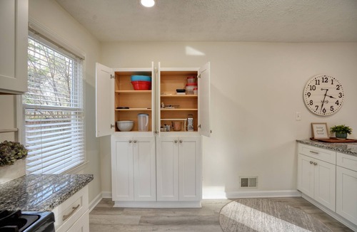 Kennesaw House | Walk to downtown Kennesaw-Updated 3-bedroom house,well equipped kitchen, sleeps8