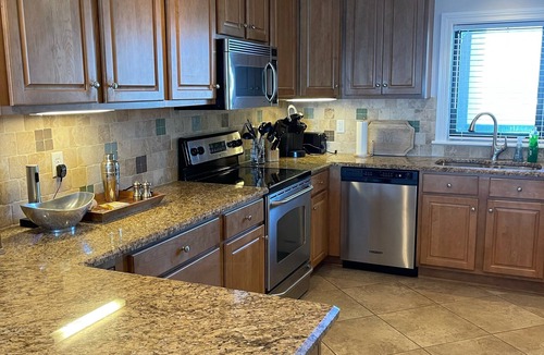 Ono Island Condo | Walk to Flora-Bama! On Beach! Rents Sunday-Sunday in June and July!