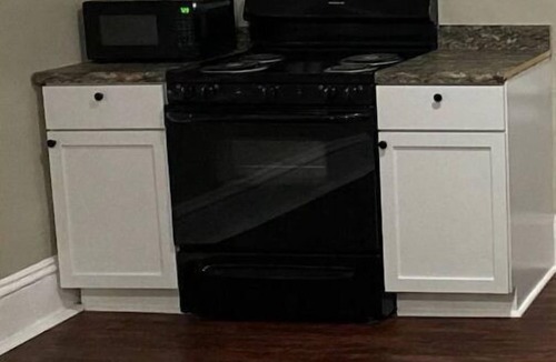 Macon Apartment | Walk to Mercer, Private Suite w/Workspace, Fast WiFi + Parking