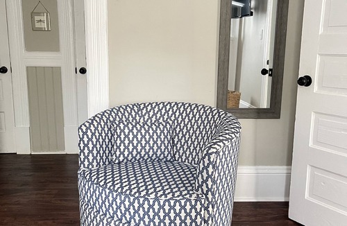 Macon Apartment | Walk to Mercer, Private Suite w/Workspace, Fast WiFi + Parking