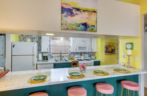 Biloxi Apartment | Walk to Ocean: Family Biloxi Haven w/Pool & Patio
