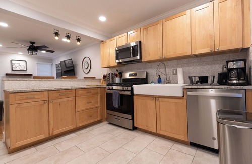 Virginia Highland House | Walk to Ponce City Market/Renovated Townhome