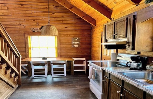 Pine Mountain Cabin | Walk to pool, chapel, mountainside pavillion