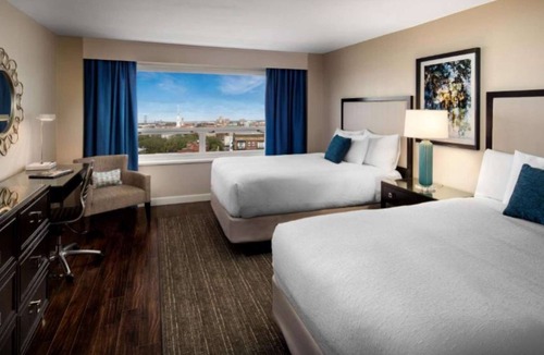 Historic Downtown Savannah Hotel | Walk to River Street | Pool. Dining + On-Site Bar