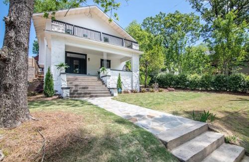Birmingham House | Walkable Highland Park Retreat, Family Friendly