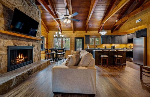 Rocky Grove Cabin | Walking distance to best Smoky Mountain Hiking