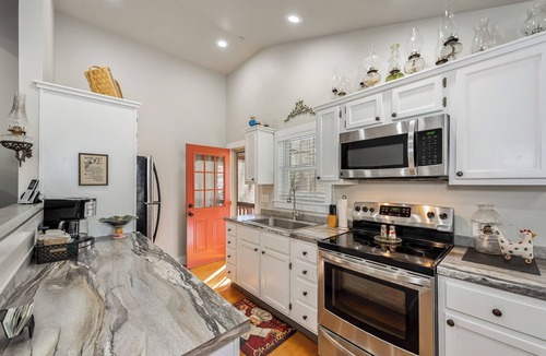 Mentone Cottage | Walnut Cottage-hot tub, fenced yard, walk to downtown