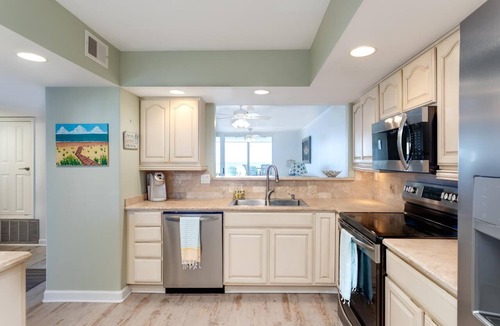 Parasol West Condo | Warm & Cozy Beach Front!