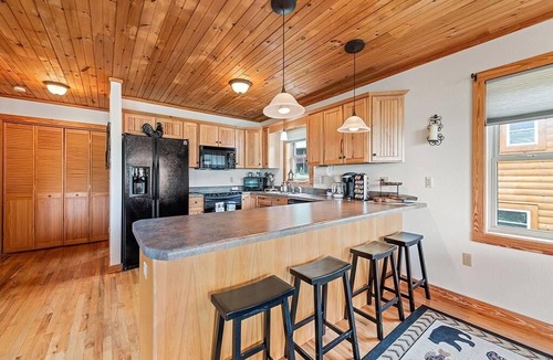 Maggie Valley Cabin | Watch the Elk from the Deck! Hot Tub, High Speed Wifi, Paved Access
