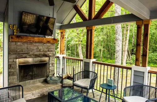 Mentone House | Waterfall Cottage, Hot Tub, Game Room, Fire Pit