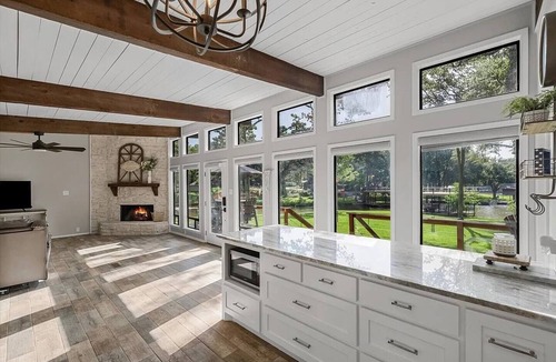 Leisure Land House | Waterfront 3 bed, 2 bath lake-house on Cedar Creek