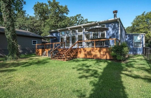 Leisure Land House | Waterfront 3 bed, 2 bath lake-house on Cedar Creek