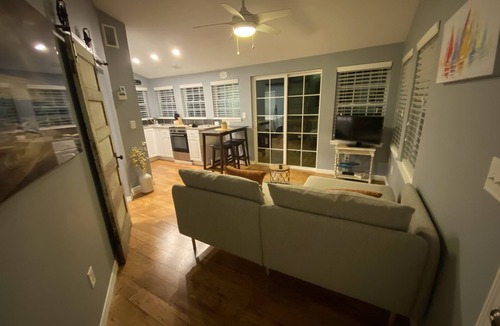 East Arlington House | Waterfront Cottage * Deep Water Dock * Fishing * Spectacular Sunrises