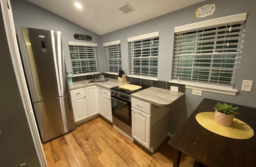 East Arlington House | Waterfront Cottage * Deep Water Dock * Fishing * Spectacular Sunrises