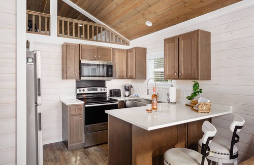 Muscle Shoals House | Waterfront Luxury Tiny Home 360 North on Wilson Lake Close to Robert Trent Jones