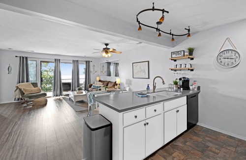 Kimberling City Condo | Waterfront Pool! Near SDC - Step-Free Access!