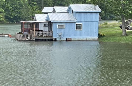 Rising Fawn Cabin | Waterfront Tiny Fishing Cabin -30 minutes from Chattanooga