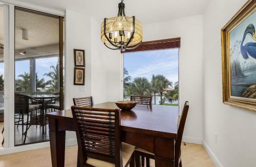 South Island Apartment | Waterside #835- Bayscape Bliss 3BR 2BA Condo with Pool! condo