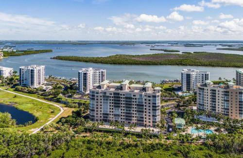 South Island Apartment | Waterside #835- Bayscape Bliss 3BR 2BA Condo with Pool! condo