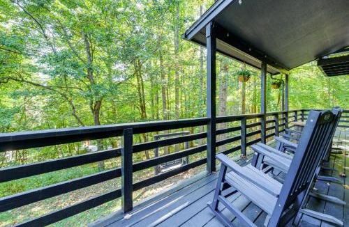 Hemphill Heights House | Waynesville Cabin w/Pickleball Court and Hot Tub