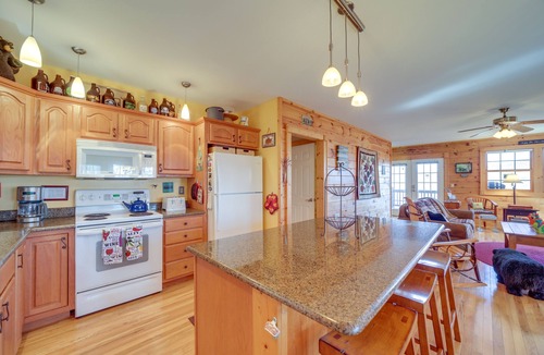 Settlers Ridge Cabin | Waynesville Vacation Rental w/Mountain Views!