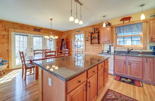 Settlers Ridge Cabin | Waynesville Vacation Rental w/Mountain Views!
