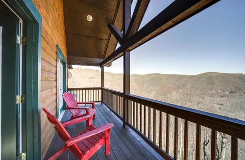 Settlers Ridge House | Waynesville Vacation Rental w/Mountain Views!
